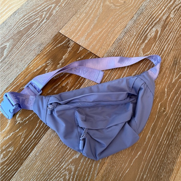 Dare to Roam Outrider Belt Bag
NEW Phantom Purple Ciara DTR
Fanny Pack NWOT - Picture 6 of 7